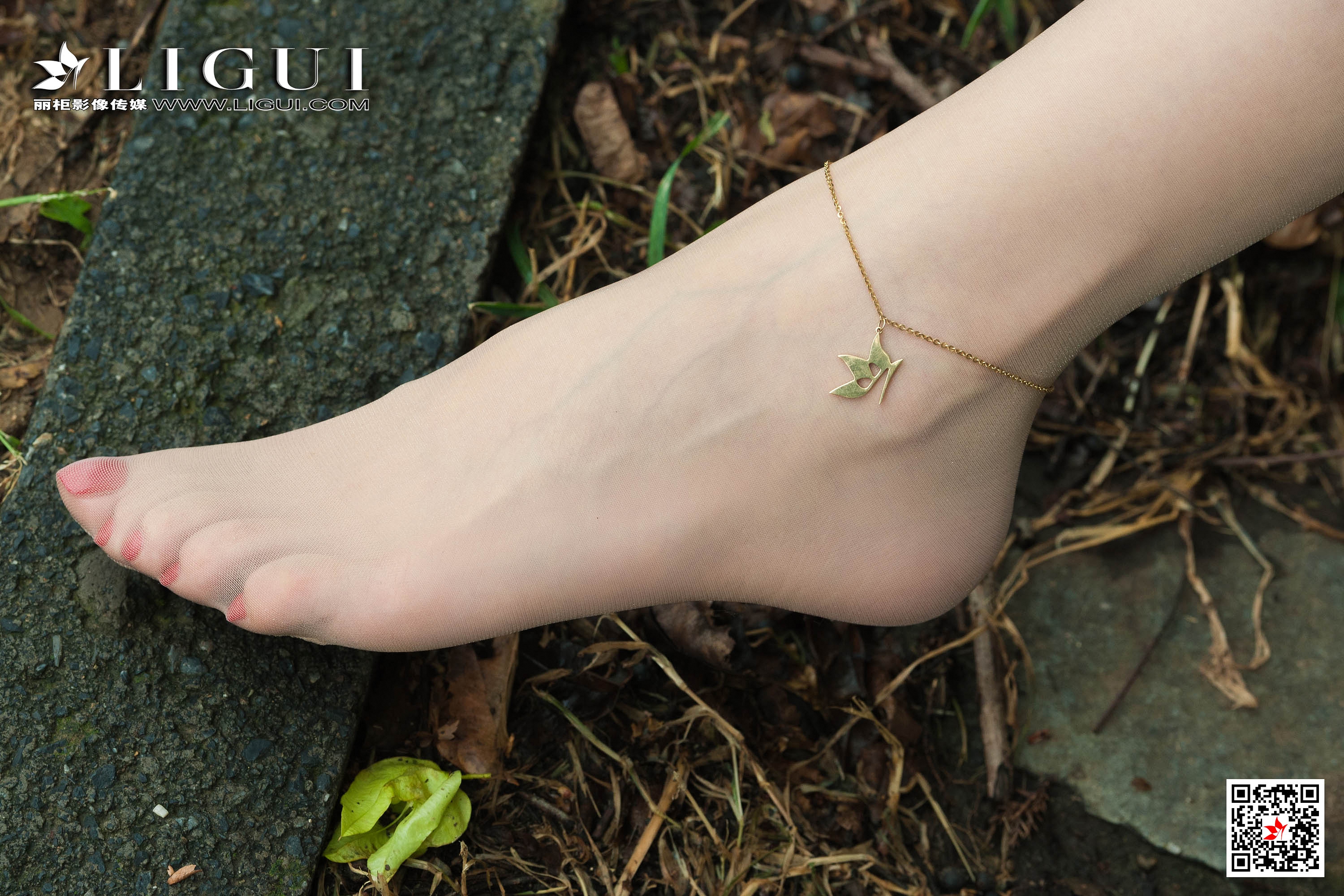 pretty lady dirty feet 162