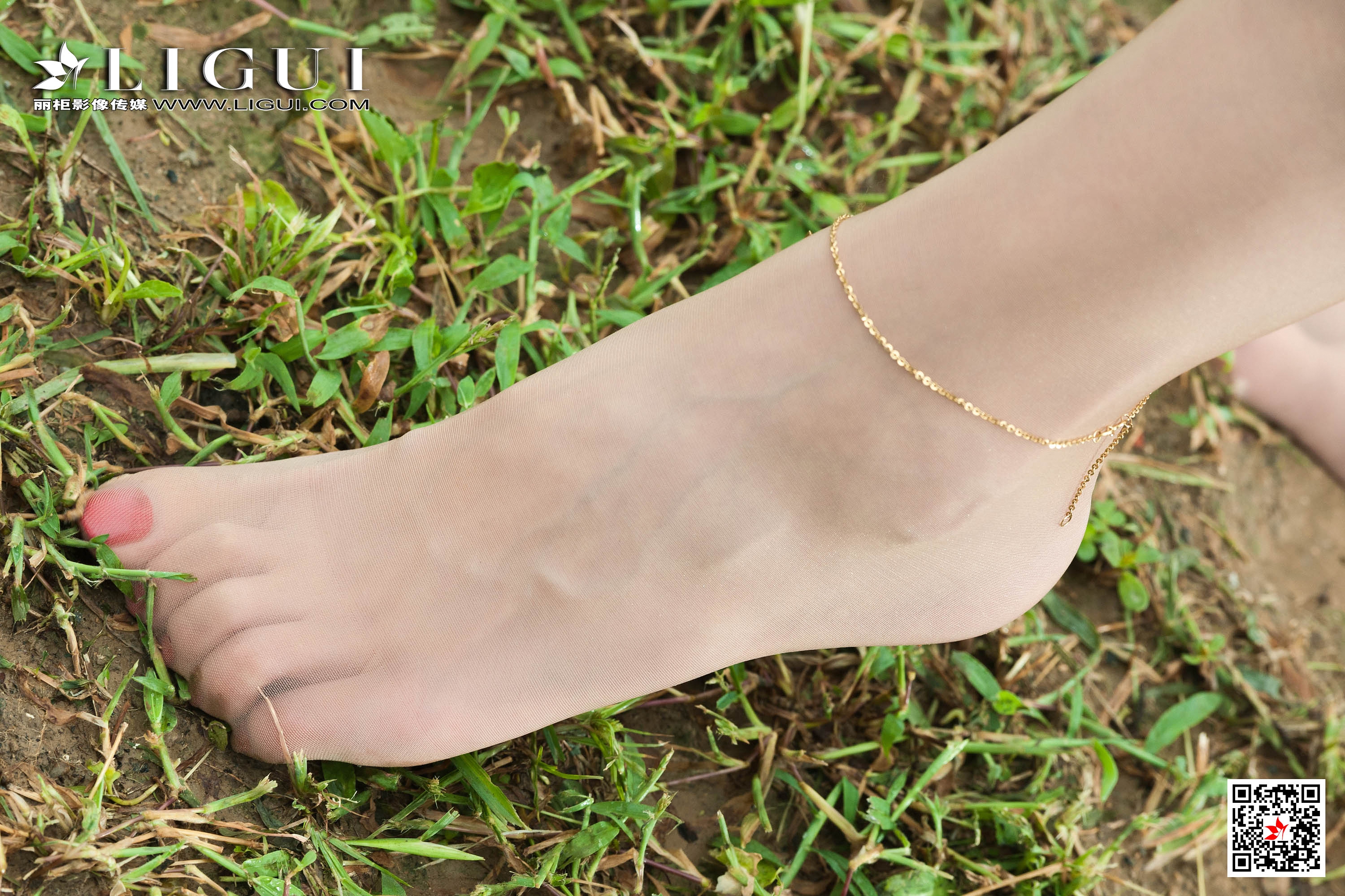 pretty lady dirty feet 162