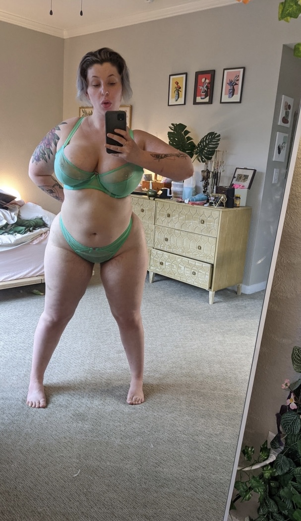 Thick fuckmeat  pawg bitch