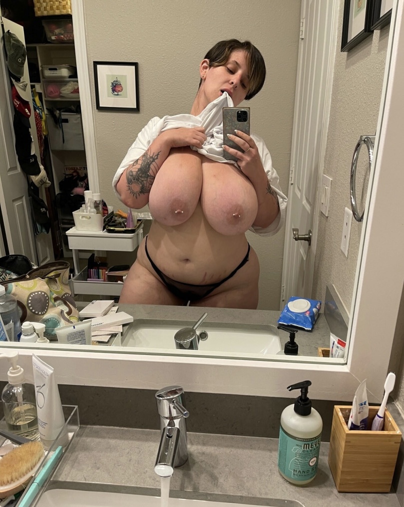 Thick fuckmeat  pawg bitch