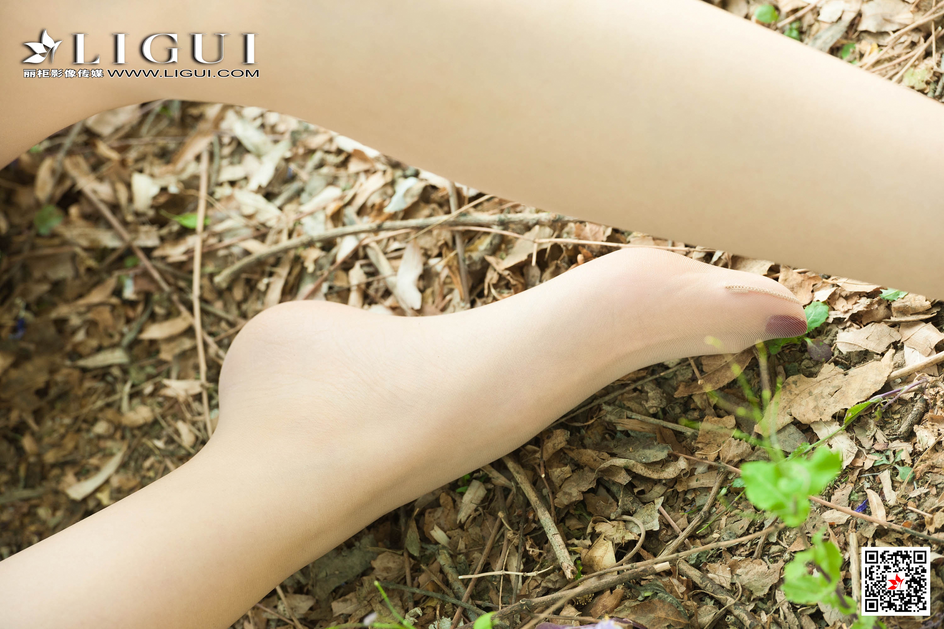 pretty lady dirty feet 164