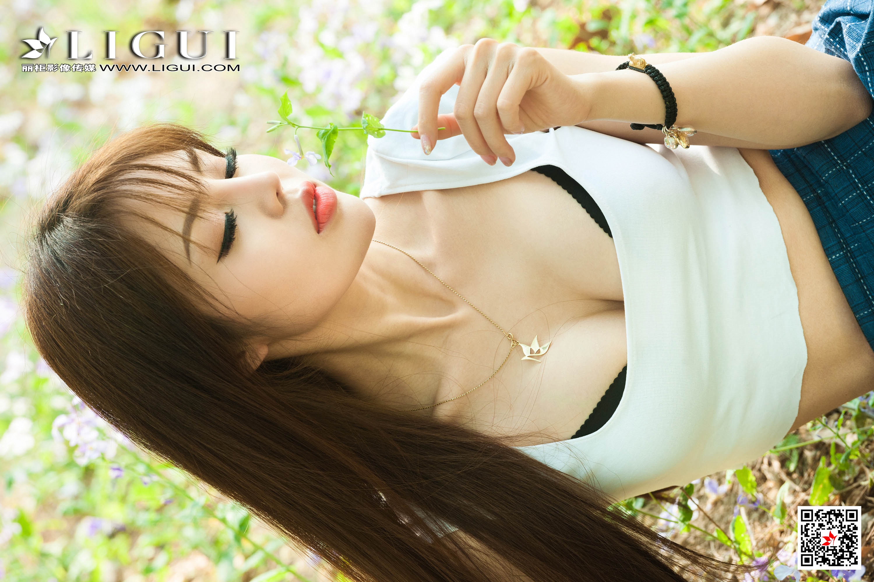 pretty lady dirty feet 164