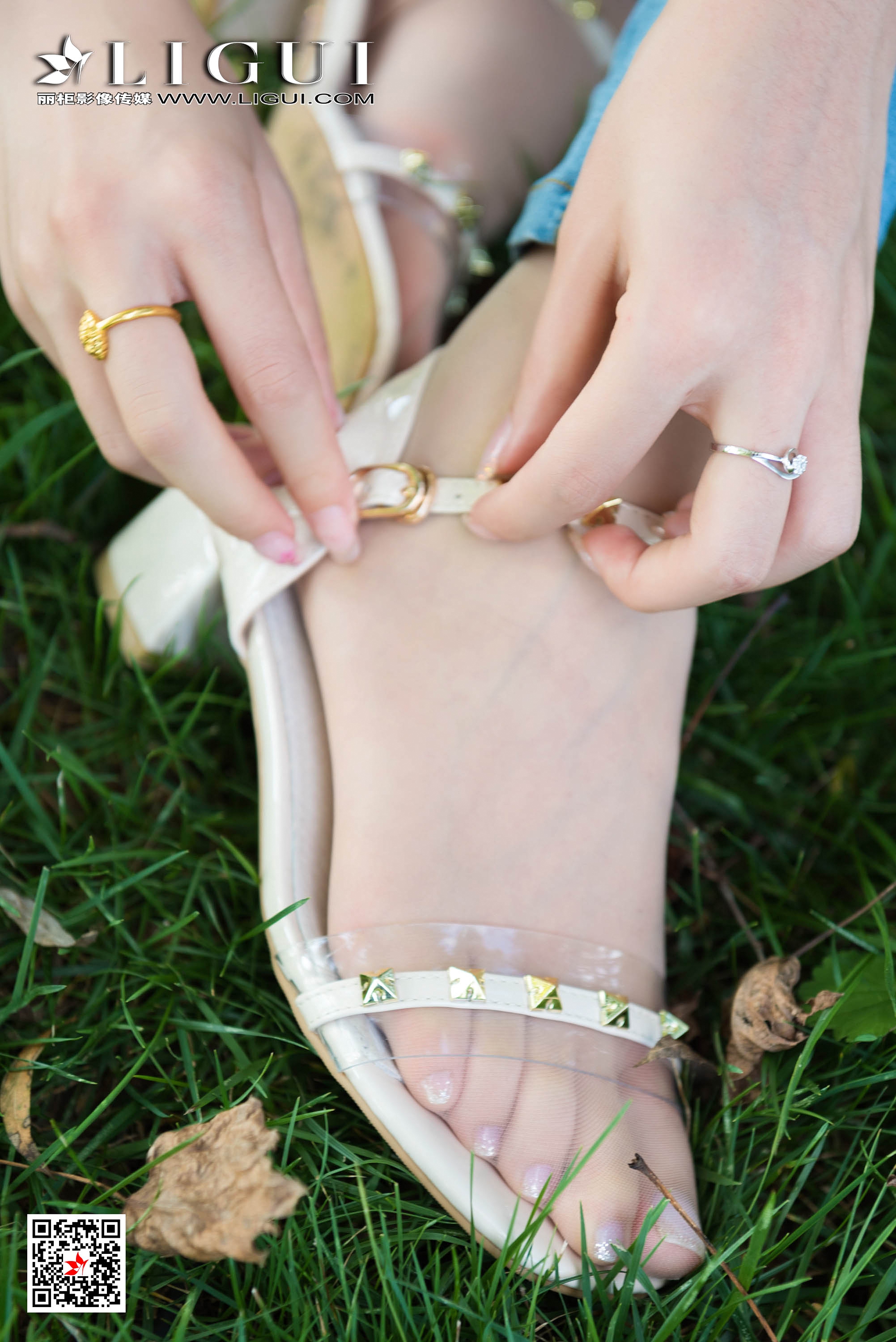 pretty lady dirty feet 166