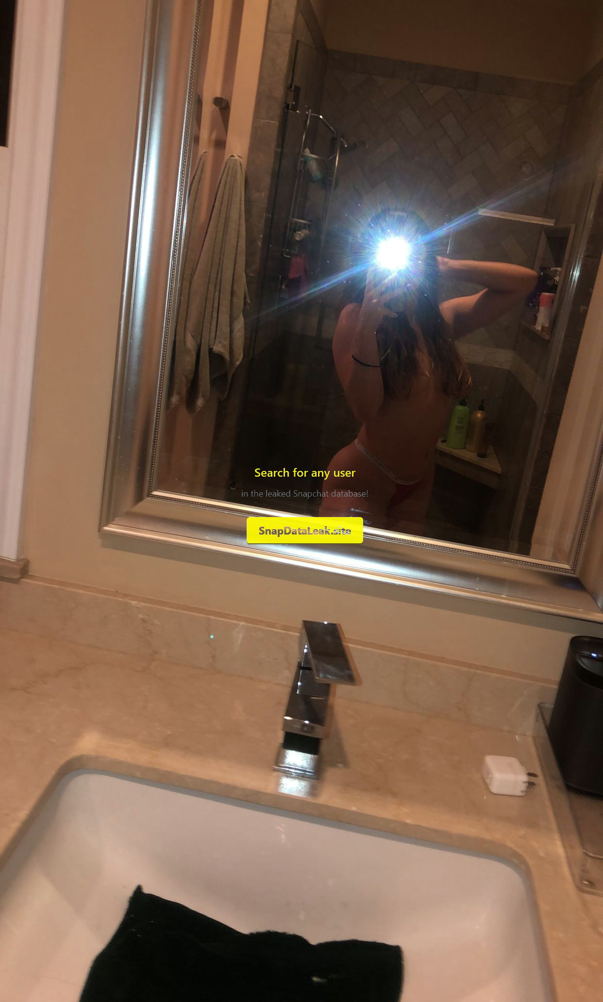Stunning Girl (Leaked Snapchat)