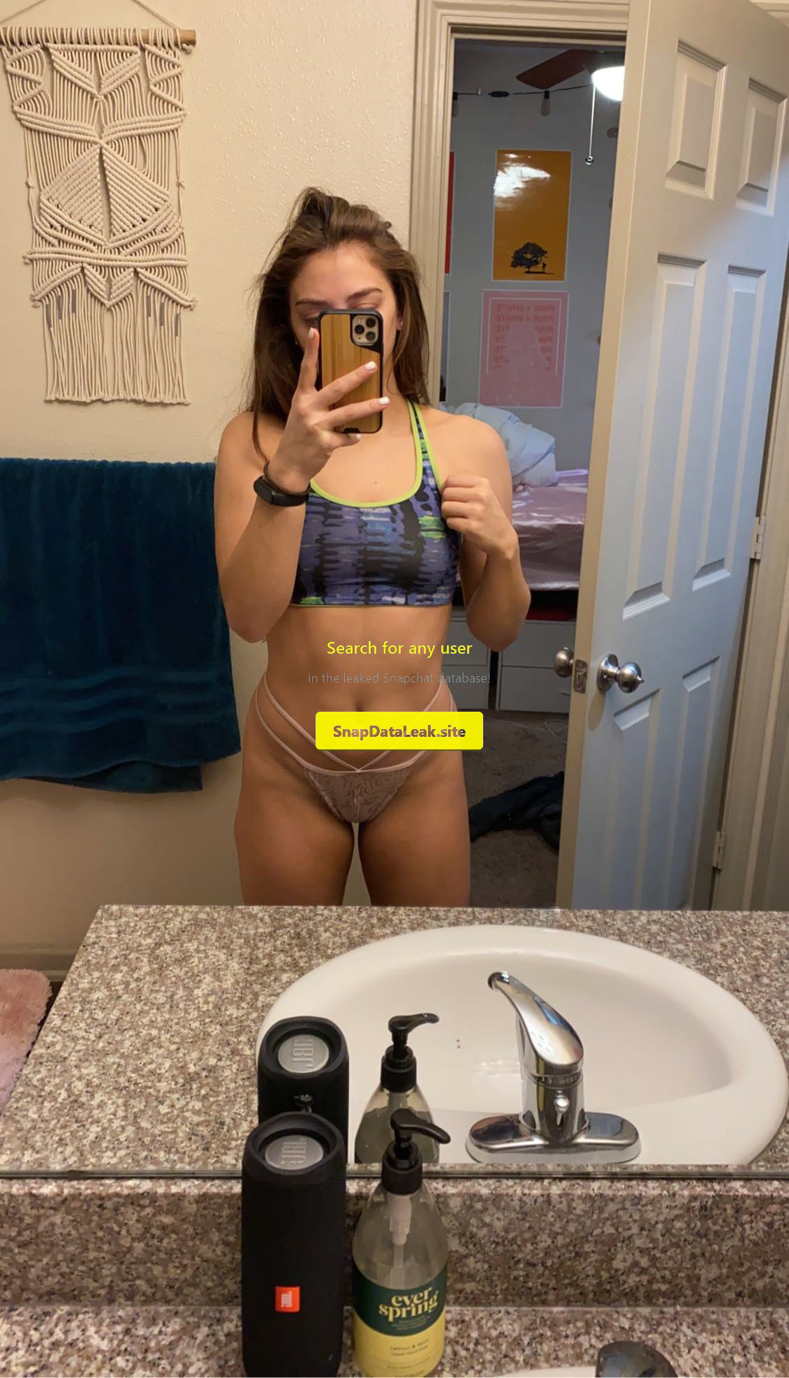 Stunning Girl (Leaked Snapchat)