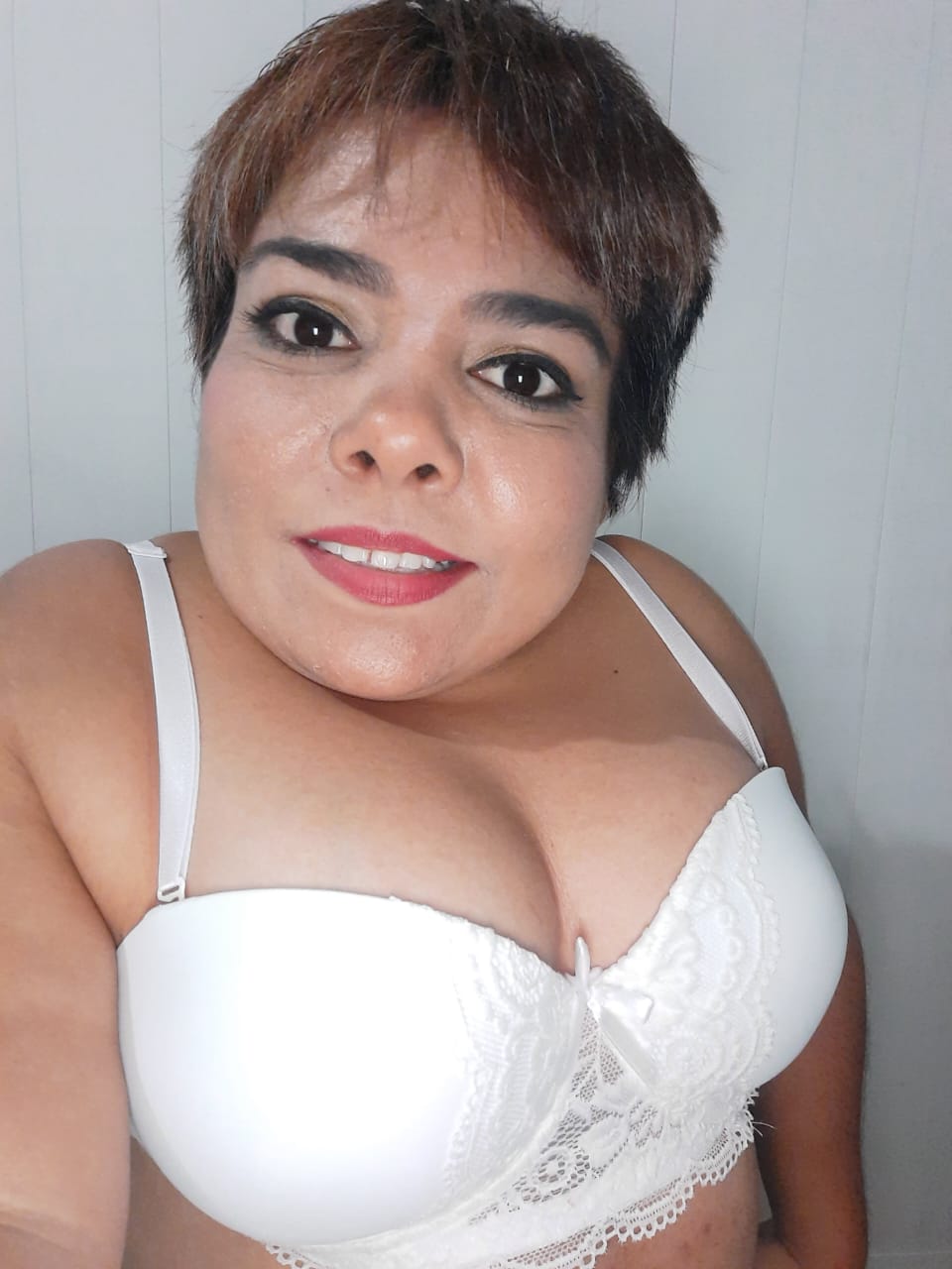 tetas de enana Almitha