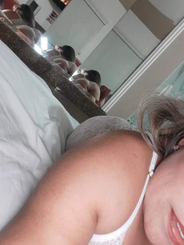 tetas de enana Almitha