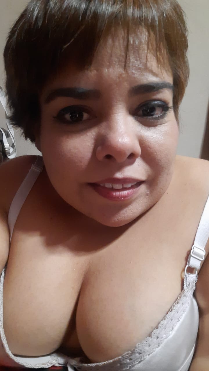 tetas de enana Almitha