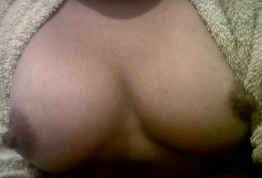 tetas de enana Almitha