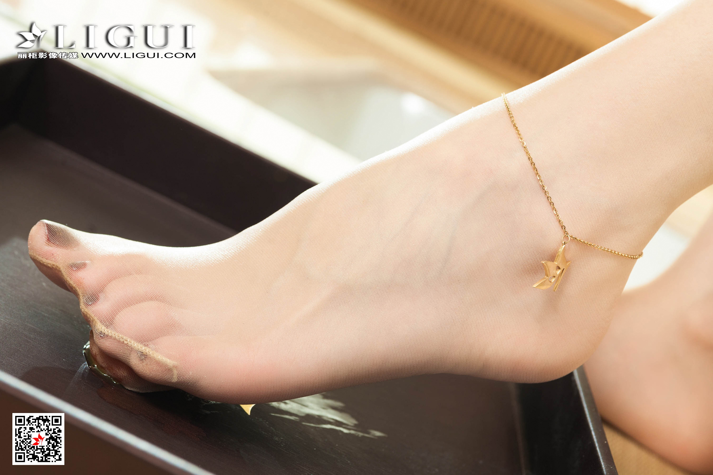 pretty lady dirty feet 167