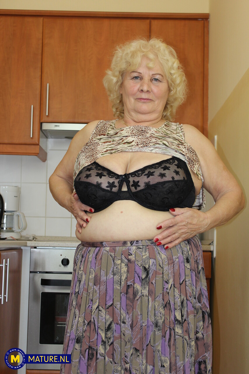 MATURE MILFS GRANNY