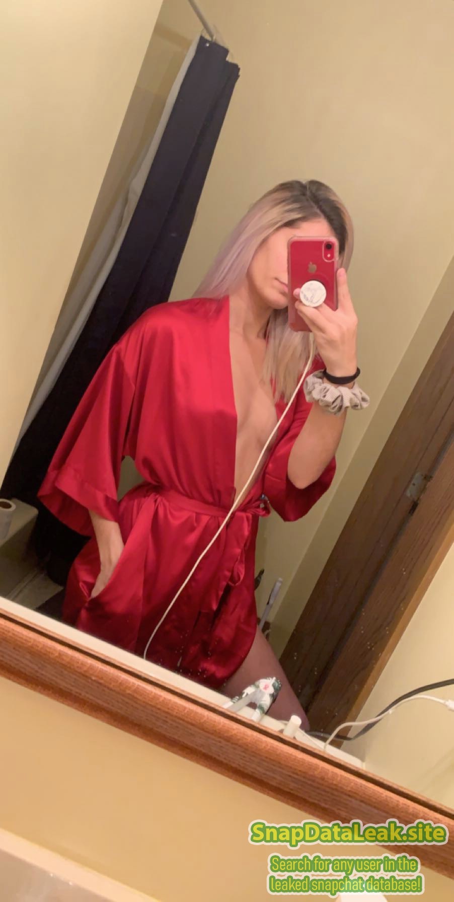 Hot blonde tiktok slut loves to show off