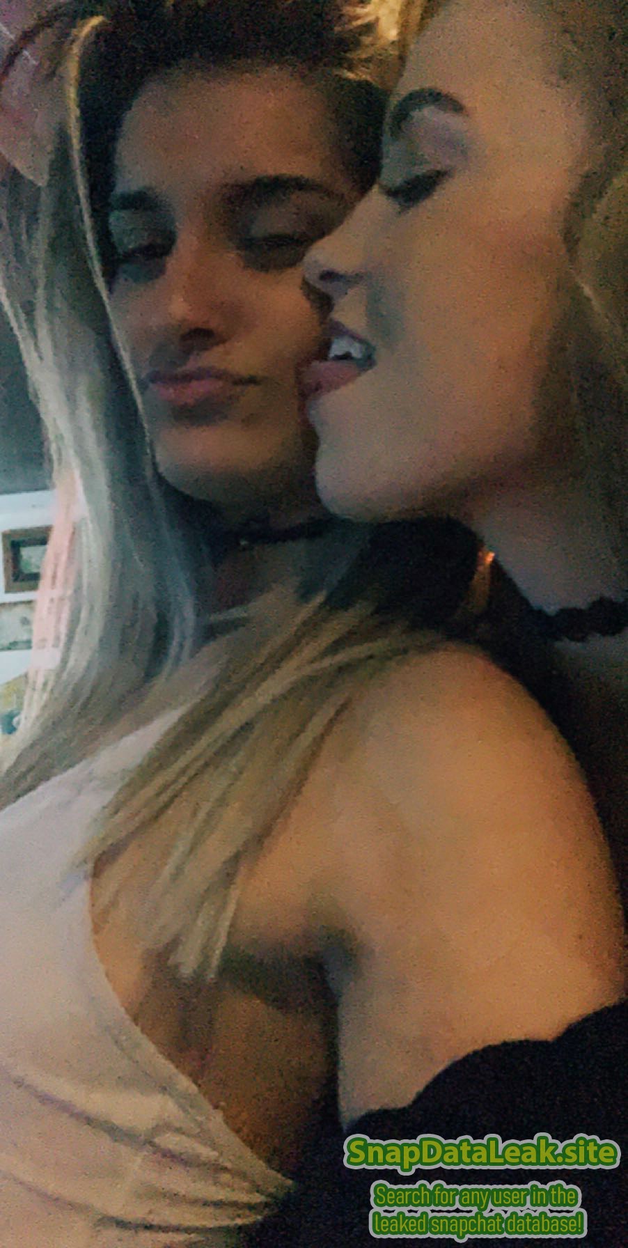 Hot blonde tiktok slut loves to show off