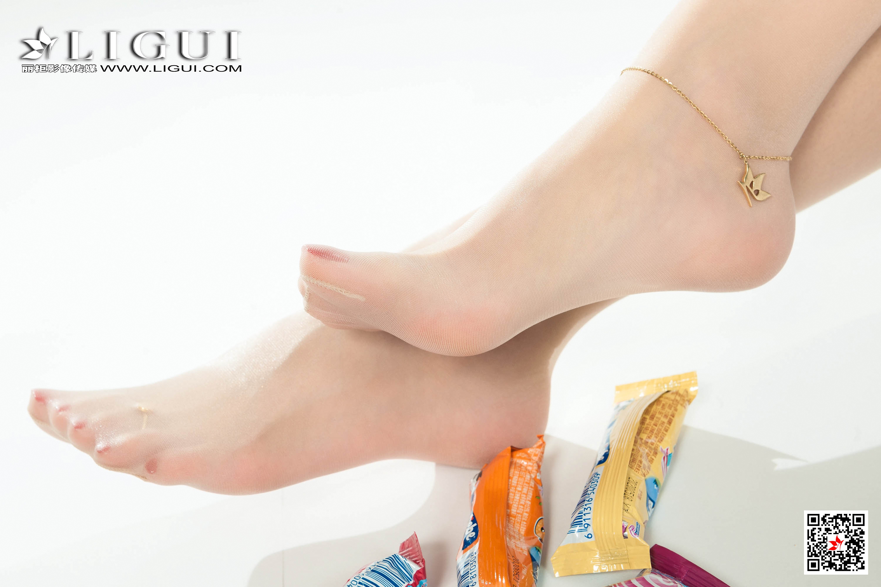 pretty lady dirty feet 171