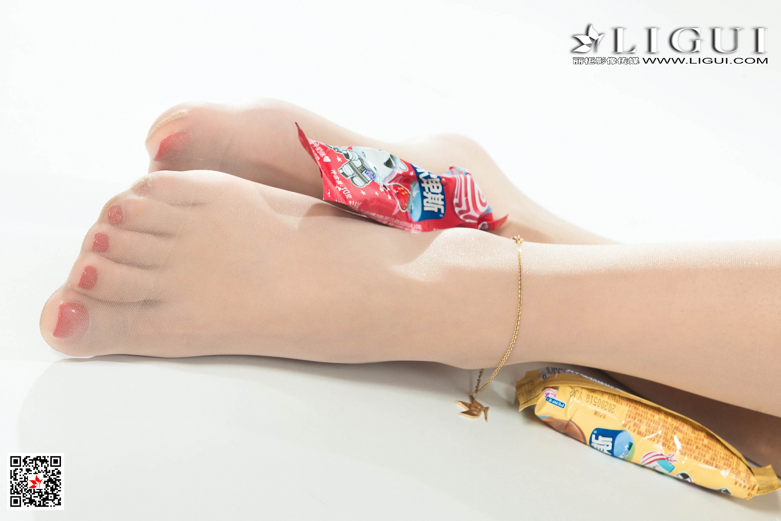 pretty lady dirty feet 171