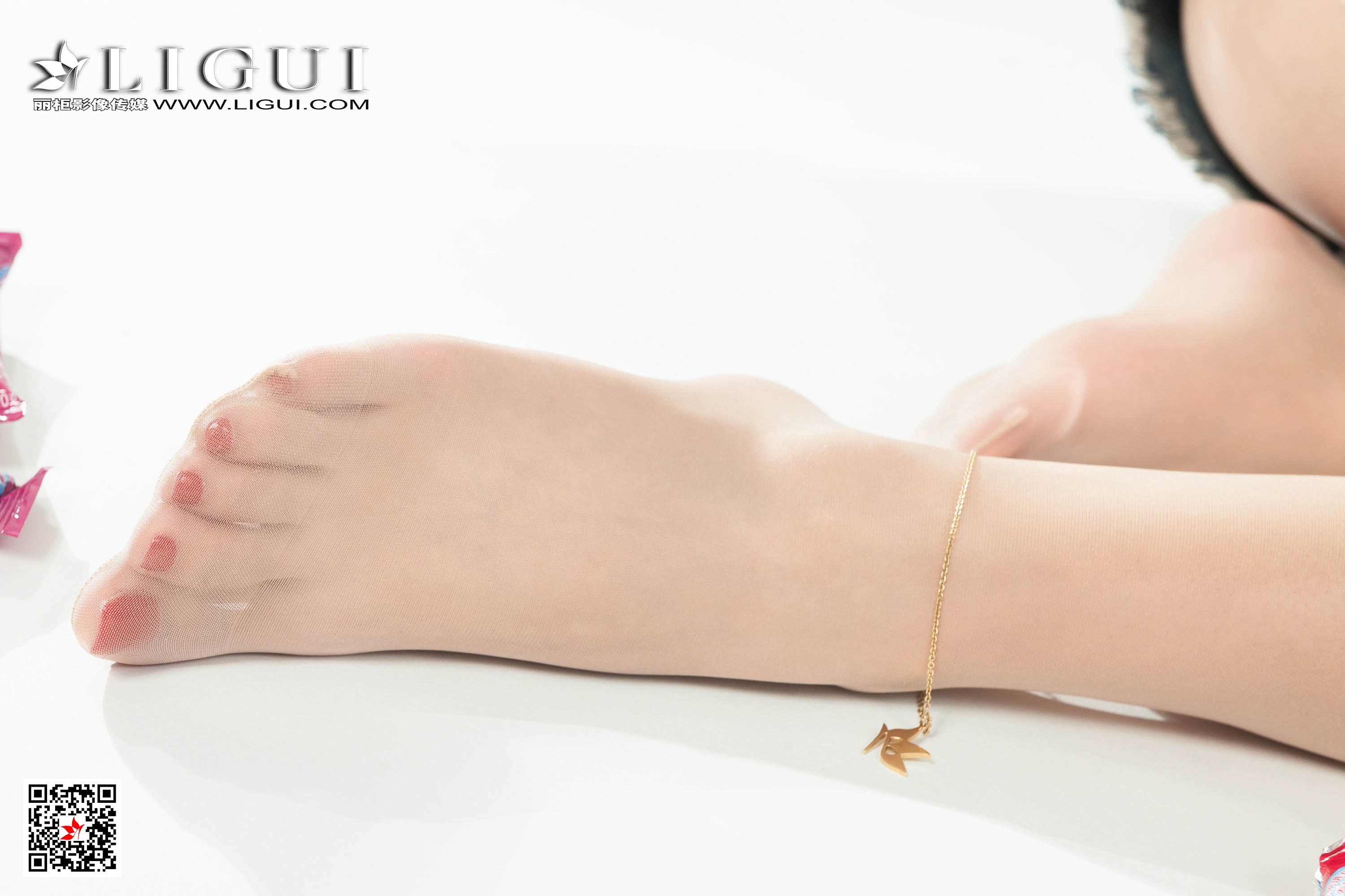 pretty lady dirty feet 171