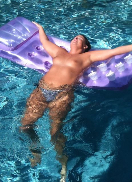 Laura Geldmier-Anderson, Flower Mound, Texas wife gets naked