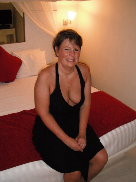 Laura Geldmier-Anderson, Flower Mound, Texas wife gets naked