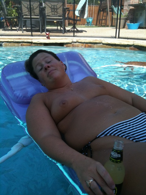 Laura Geldmier-Anderson, Flower Mound, Texas wife gets naked