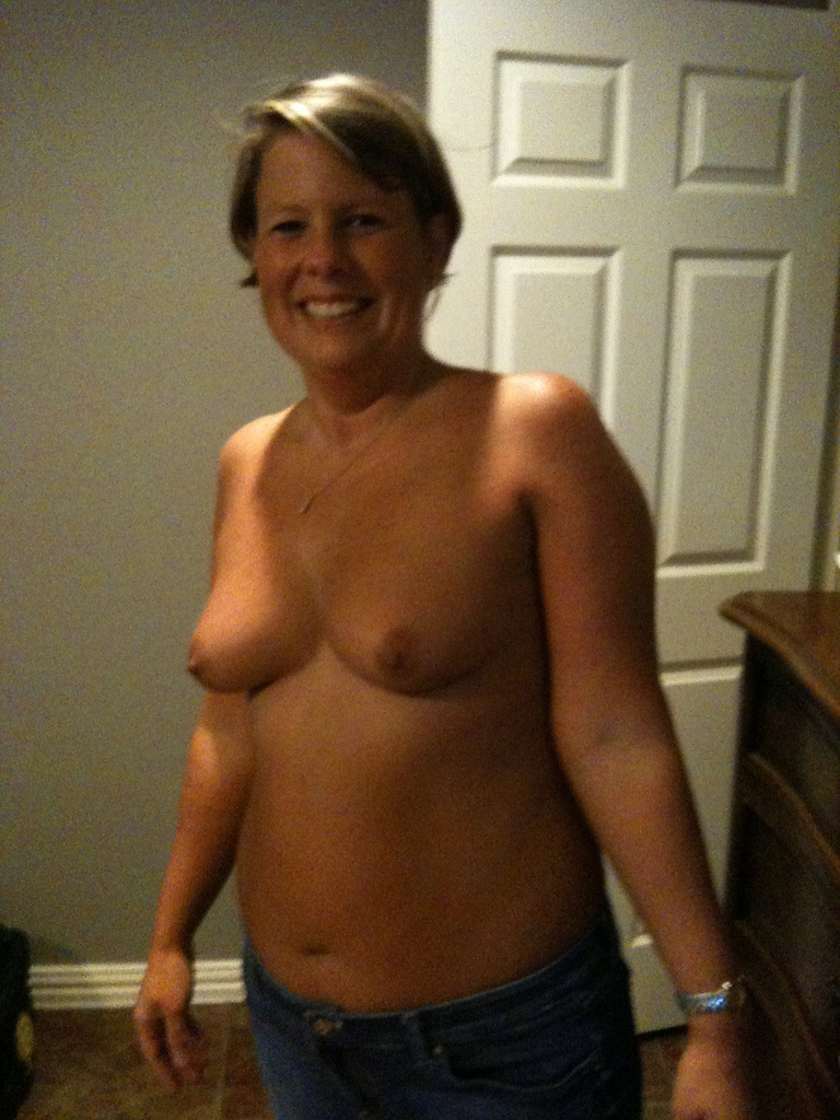 Laura Geldmier-Anderson, Flower Mound, Texas wife gets naked