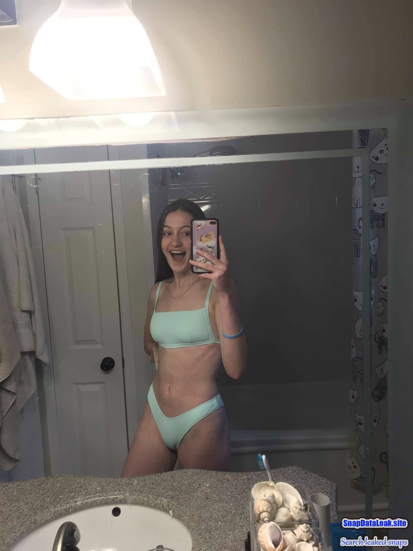 Slutty brunette Gets her nudes leaked