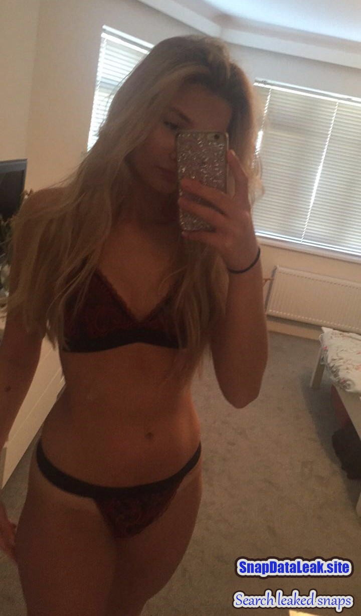 Hot blonde tiktok slut loves to show off