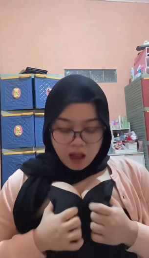 Hot Hot Hot Girl 104