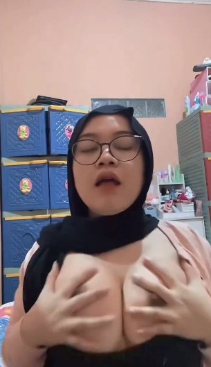 Hot Hot Hot Girl 104