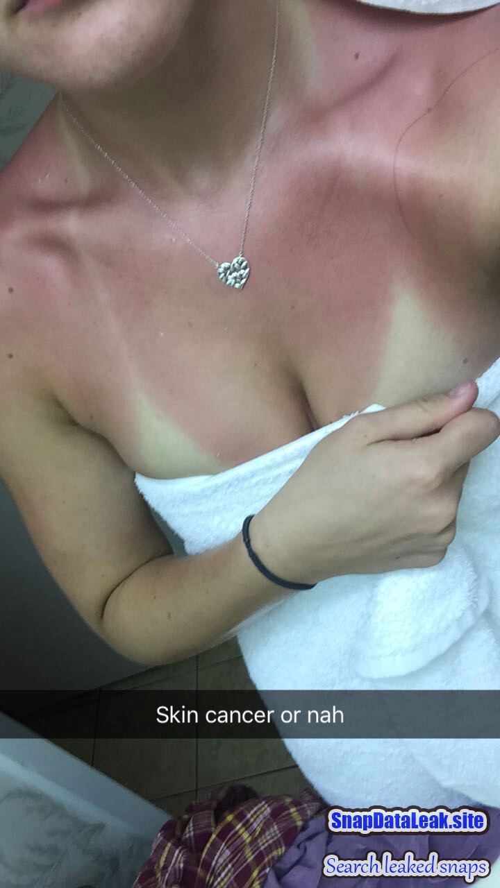 Hot Freshman babe teasing naughty mirror selfie