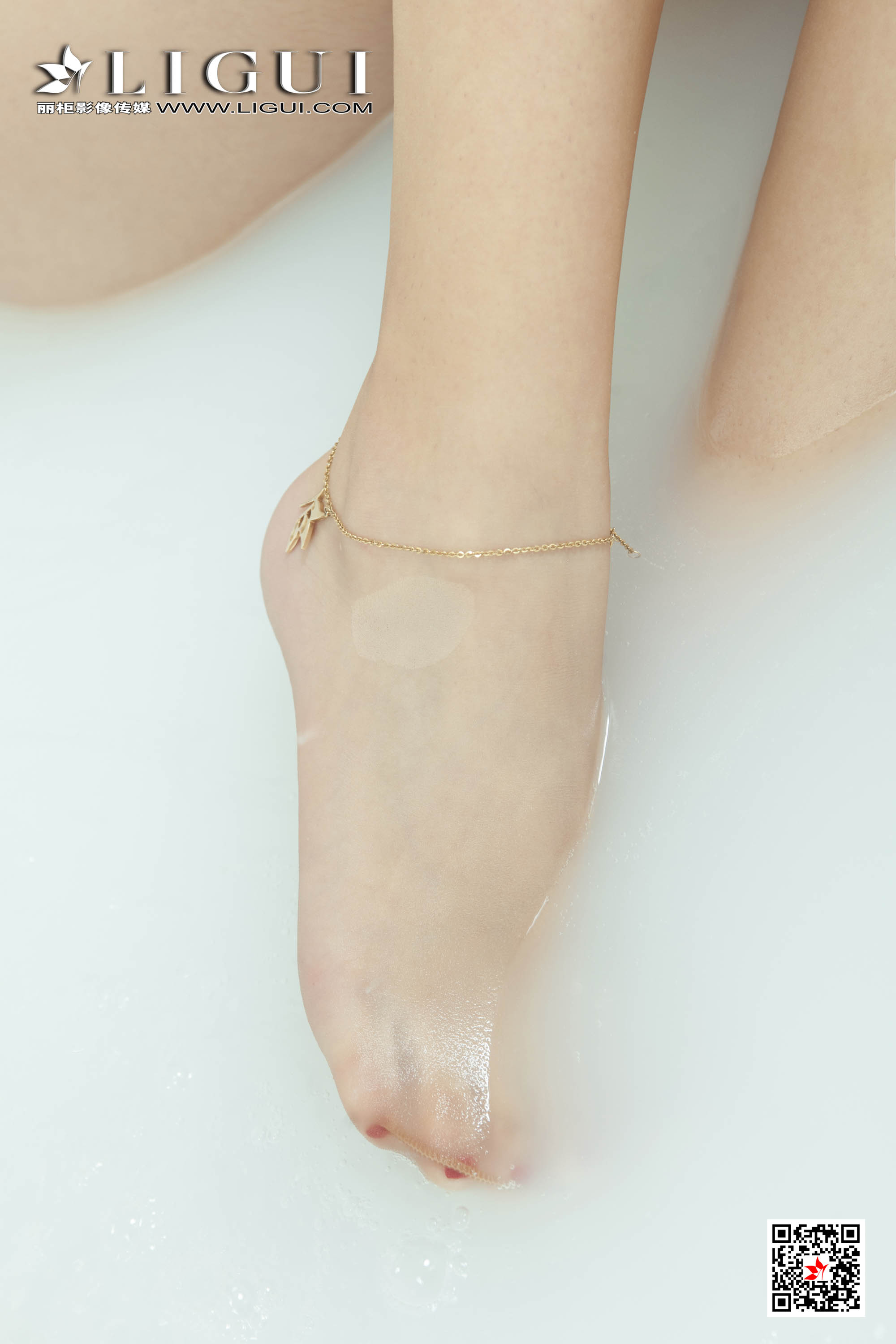 pretty lady dirty feet 174