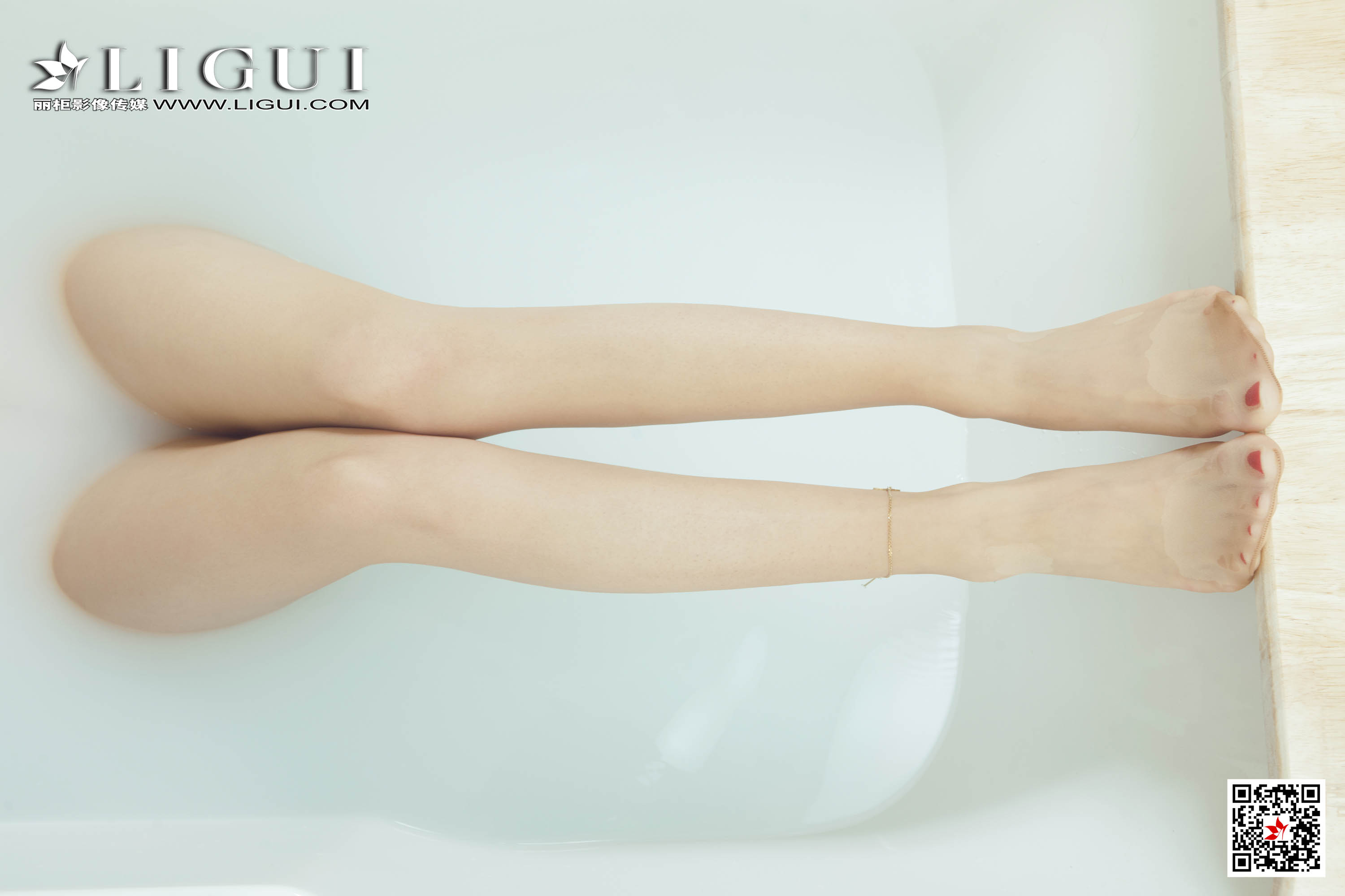 pretty lady dirty feet 174