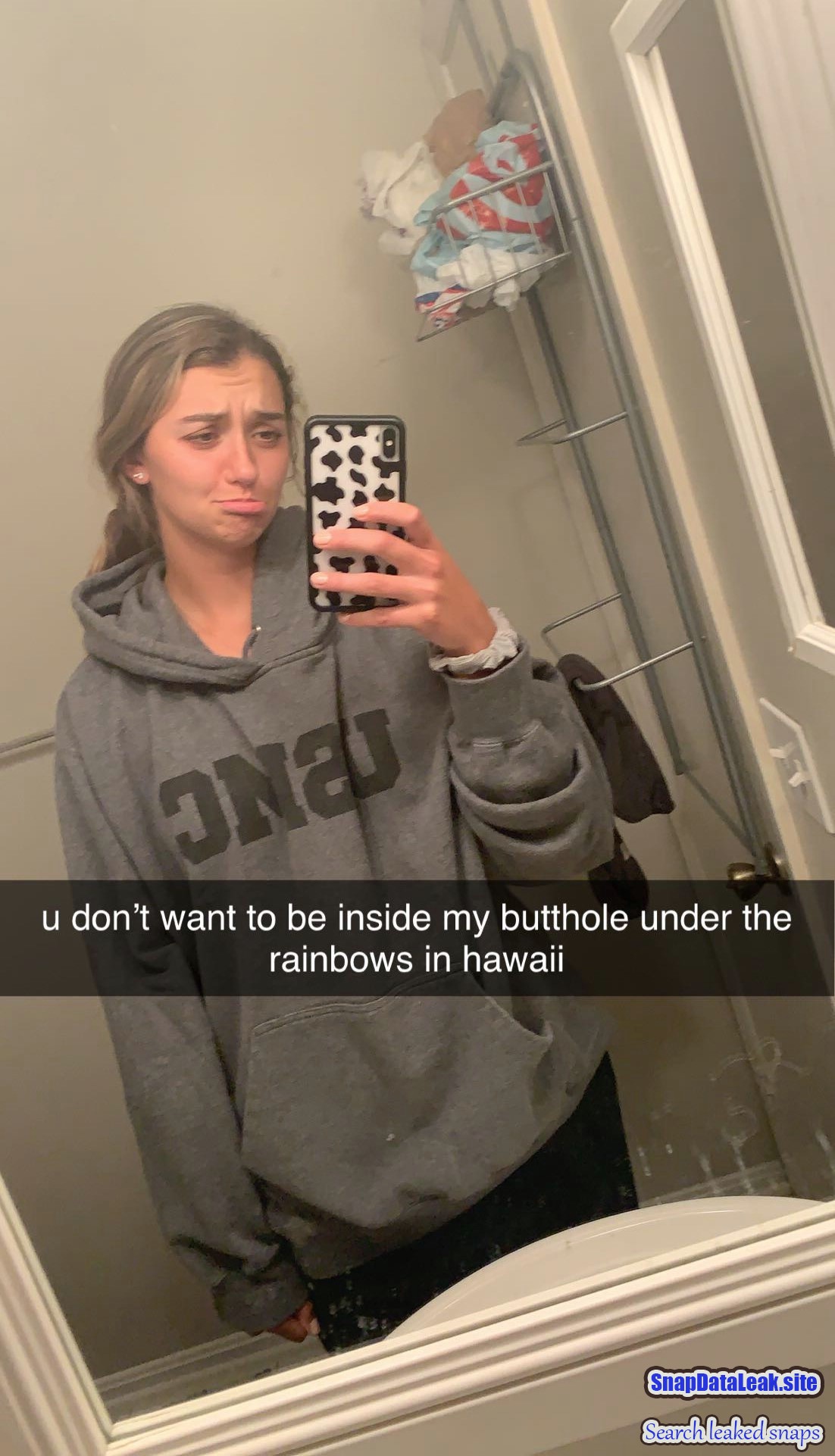 Adorable petite college Girl Snap Leak