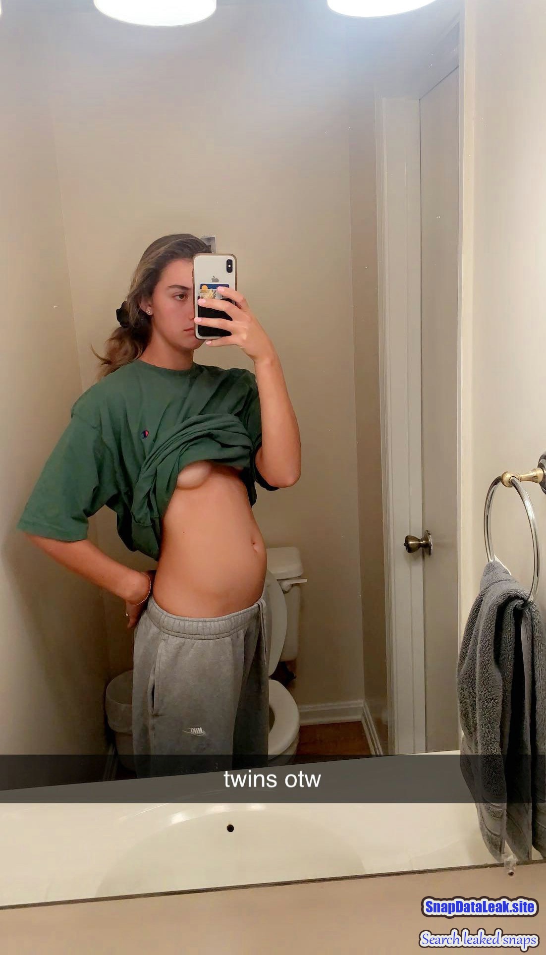 Adorable petite college Girl Snap Leak