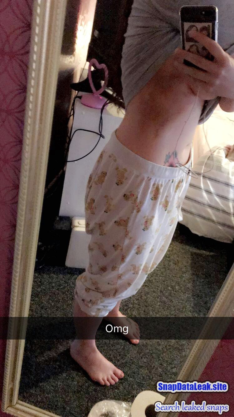 Thick blonde baddie with perfectly tanned body