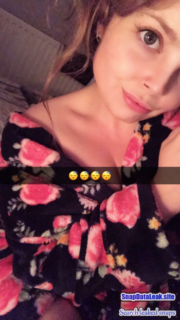 Thick blonde baddie with perfectly tanned body