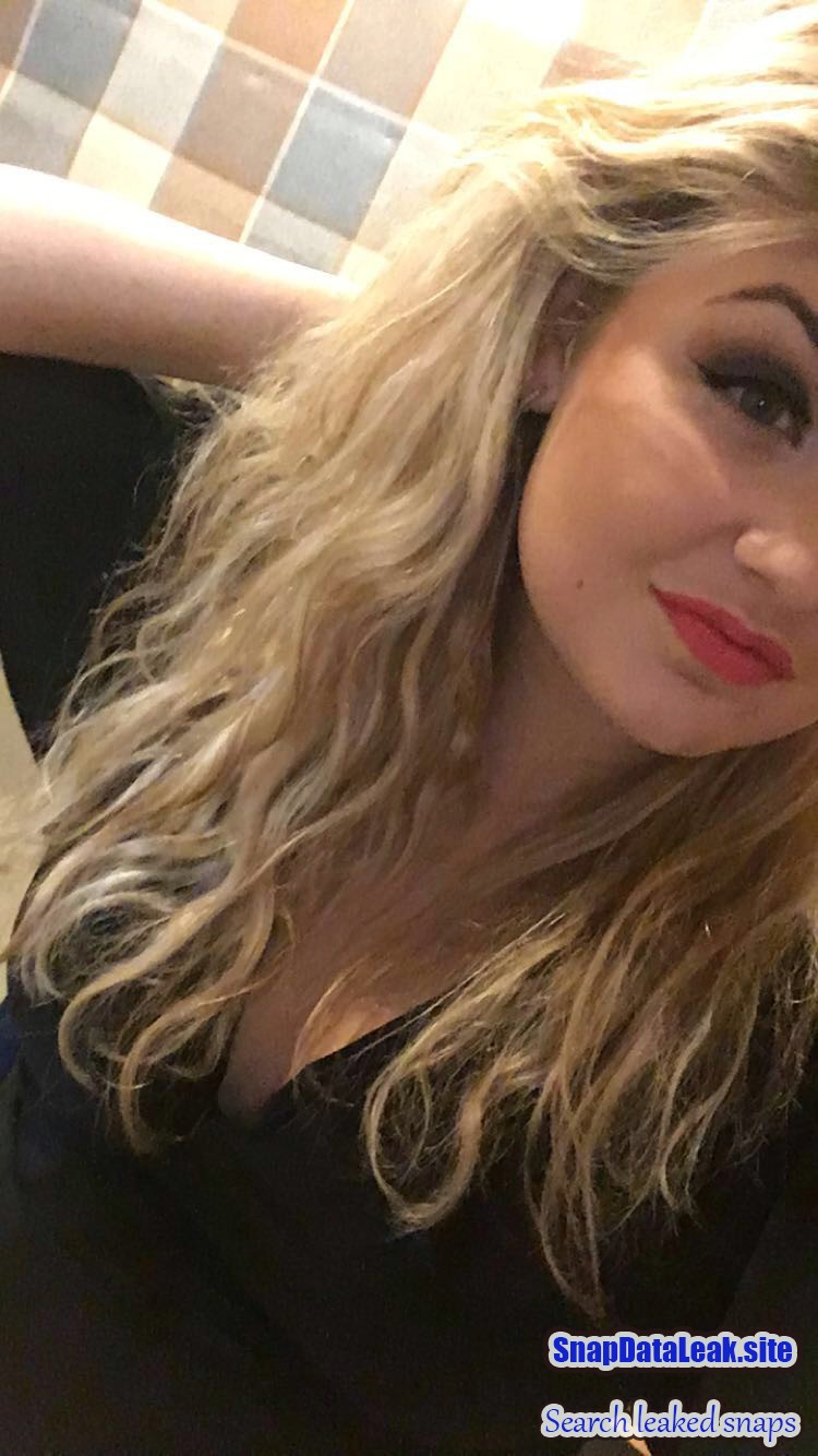 Thick blonde baddie Waitress