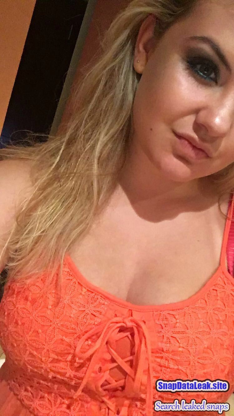 Thick blonde baddie Waitress