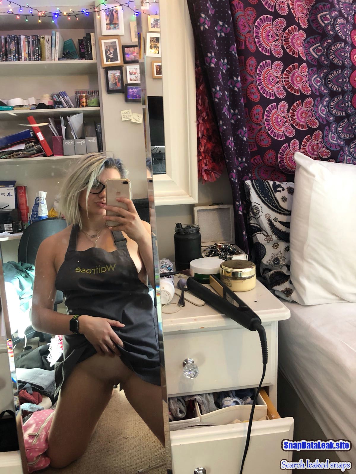 Thick blonde baddie Waitress