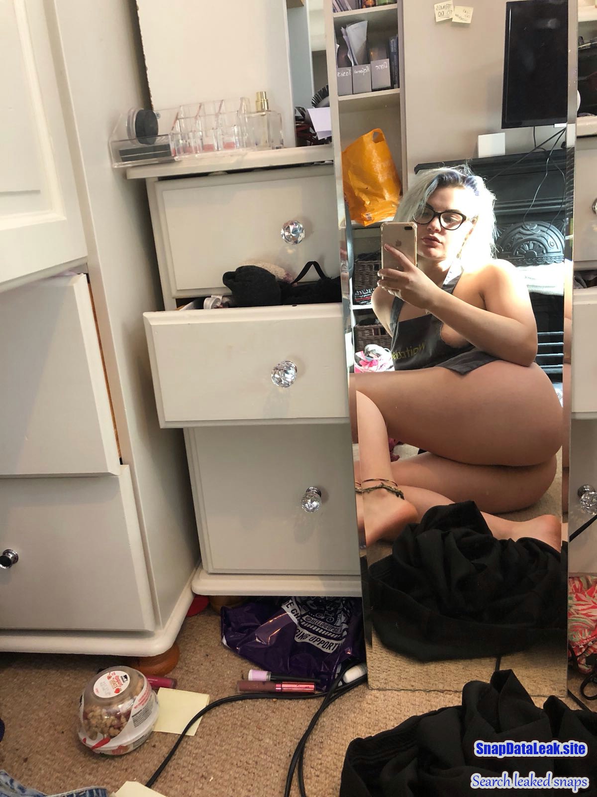 Thick blonde baddie Waitress