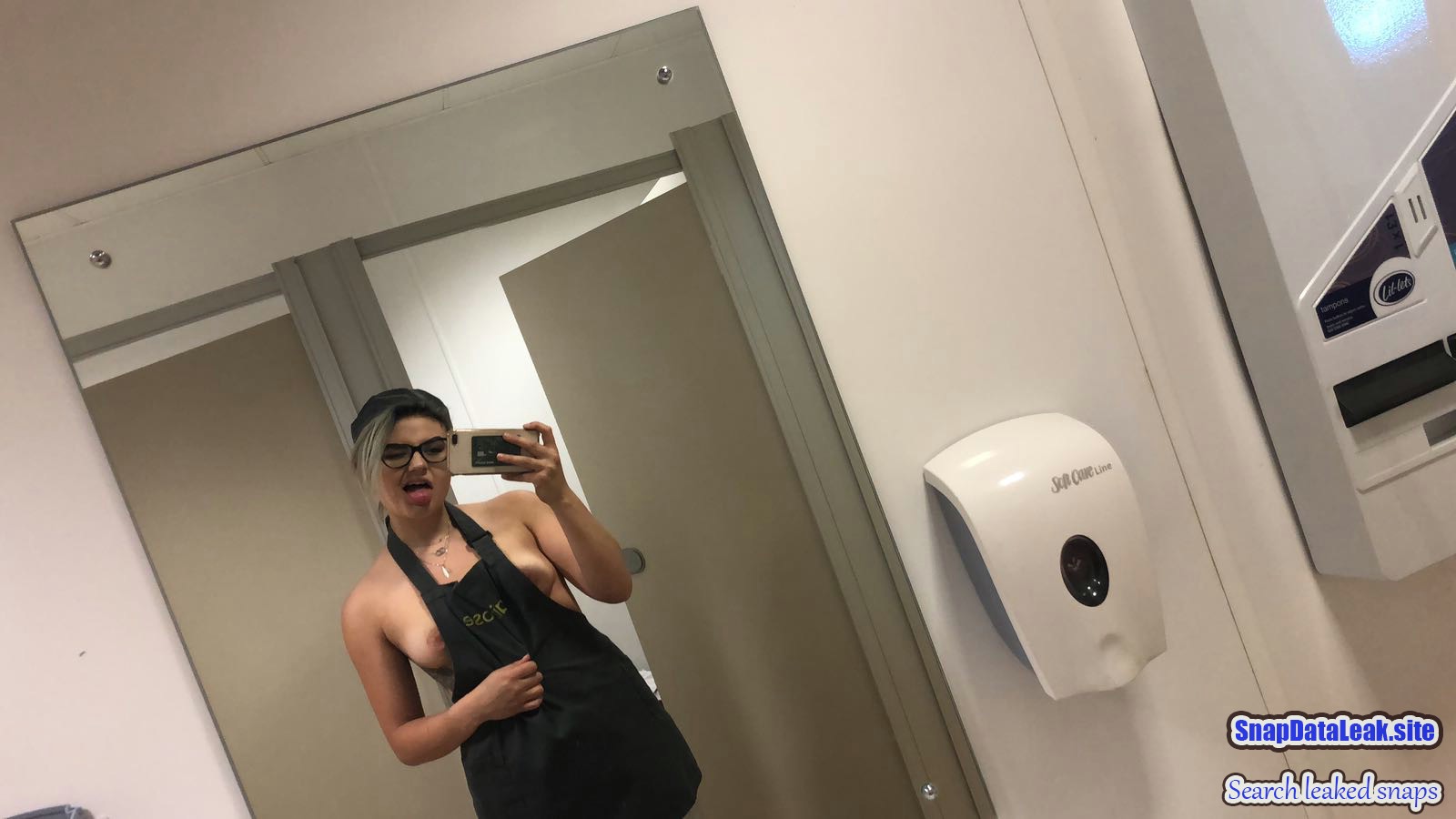 Thick blonde baddie Waitress