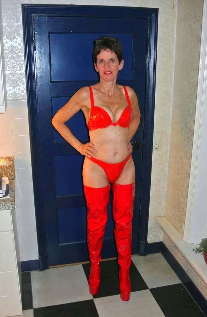MA FEMME EN TENUE DE PUTE