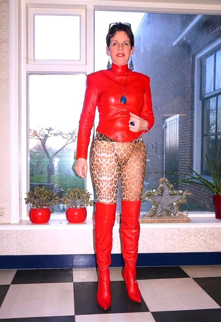 MA FEMME EN TENUE DE PUTE