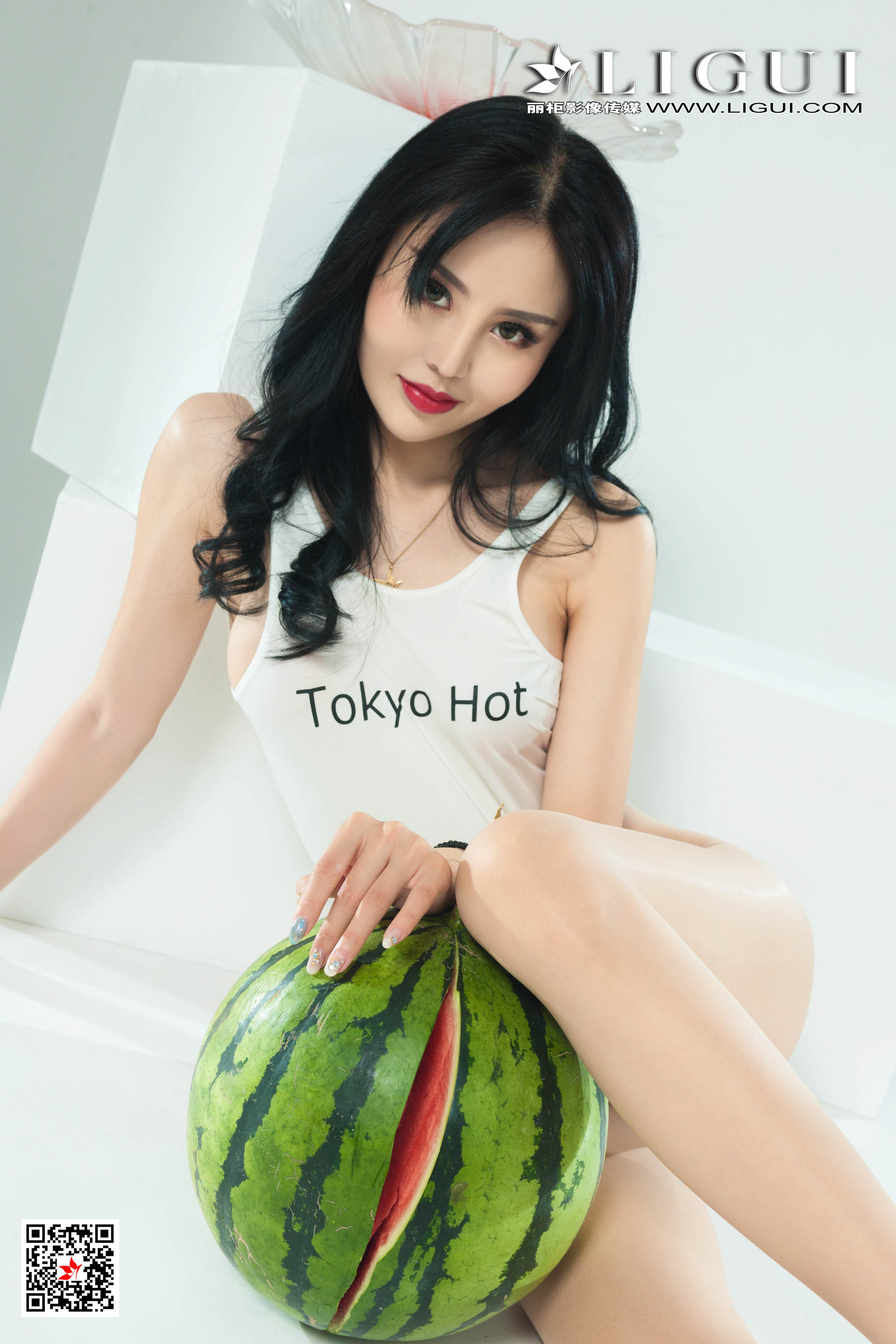 pretty lady dirty feet 176