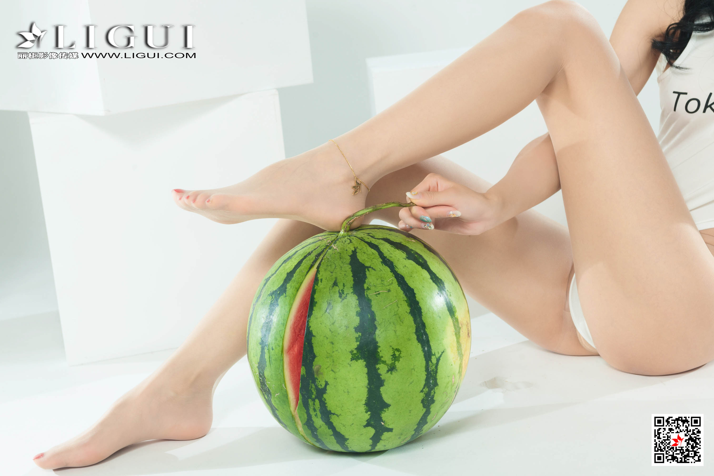 pretty lady dirty feet 176