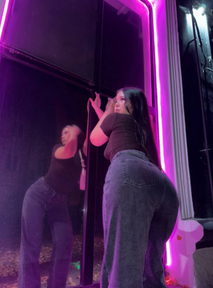 Hot Hot Hot Girl 109