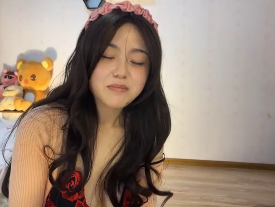 Hot Hot Hot Girl 111