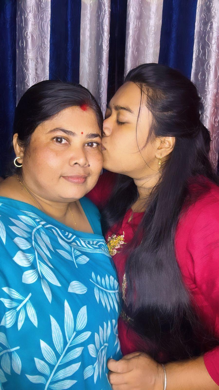 Desi boudi real lesbian couple