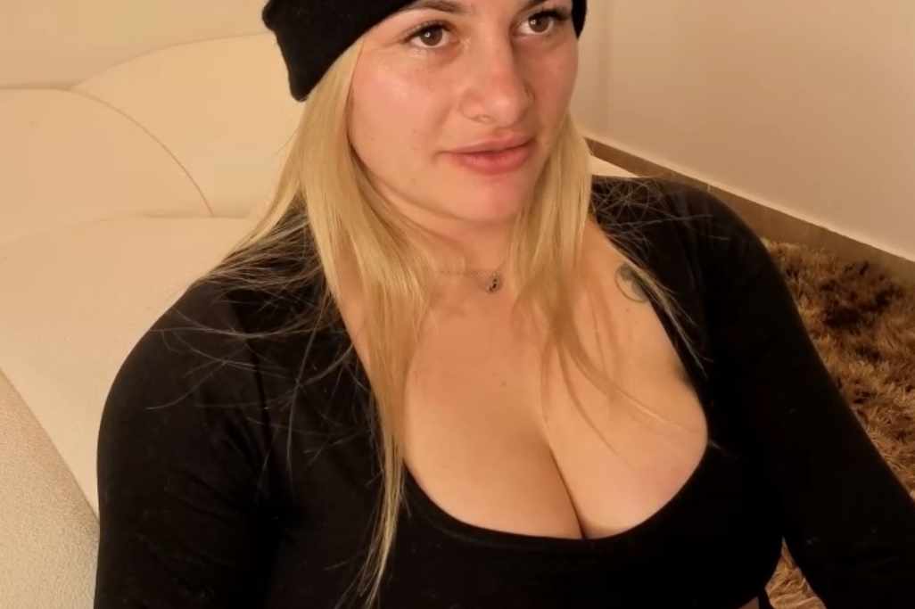 Hot Hot Hot Girl 112