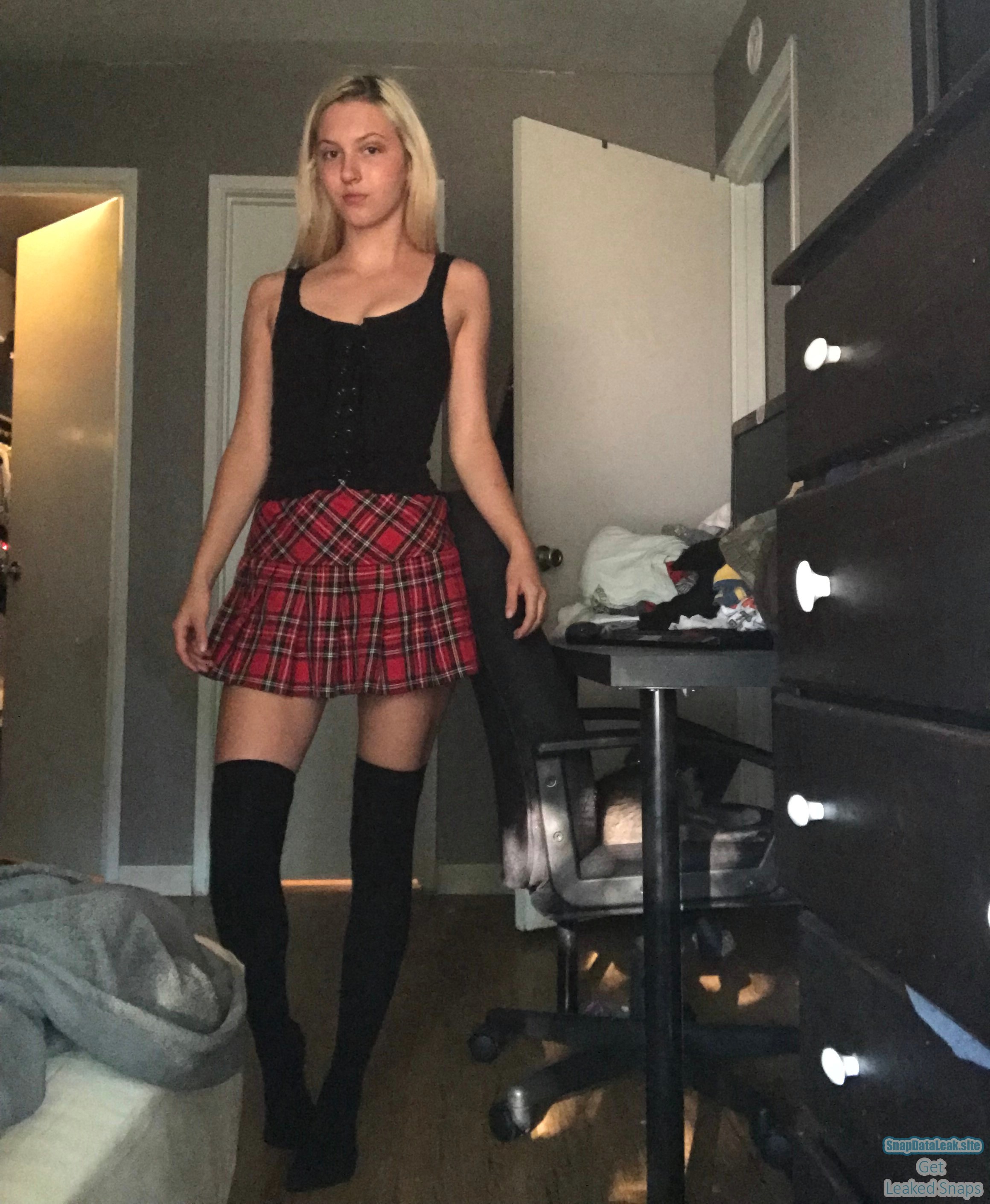 Beautiful college amateur GF Snap Leak