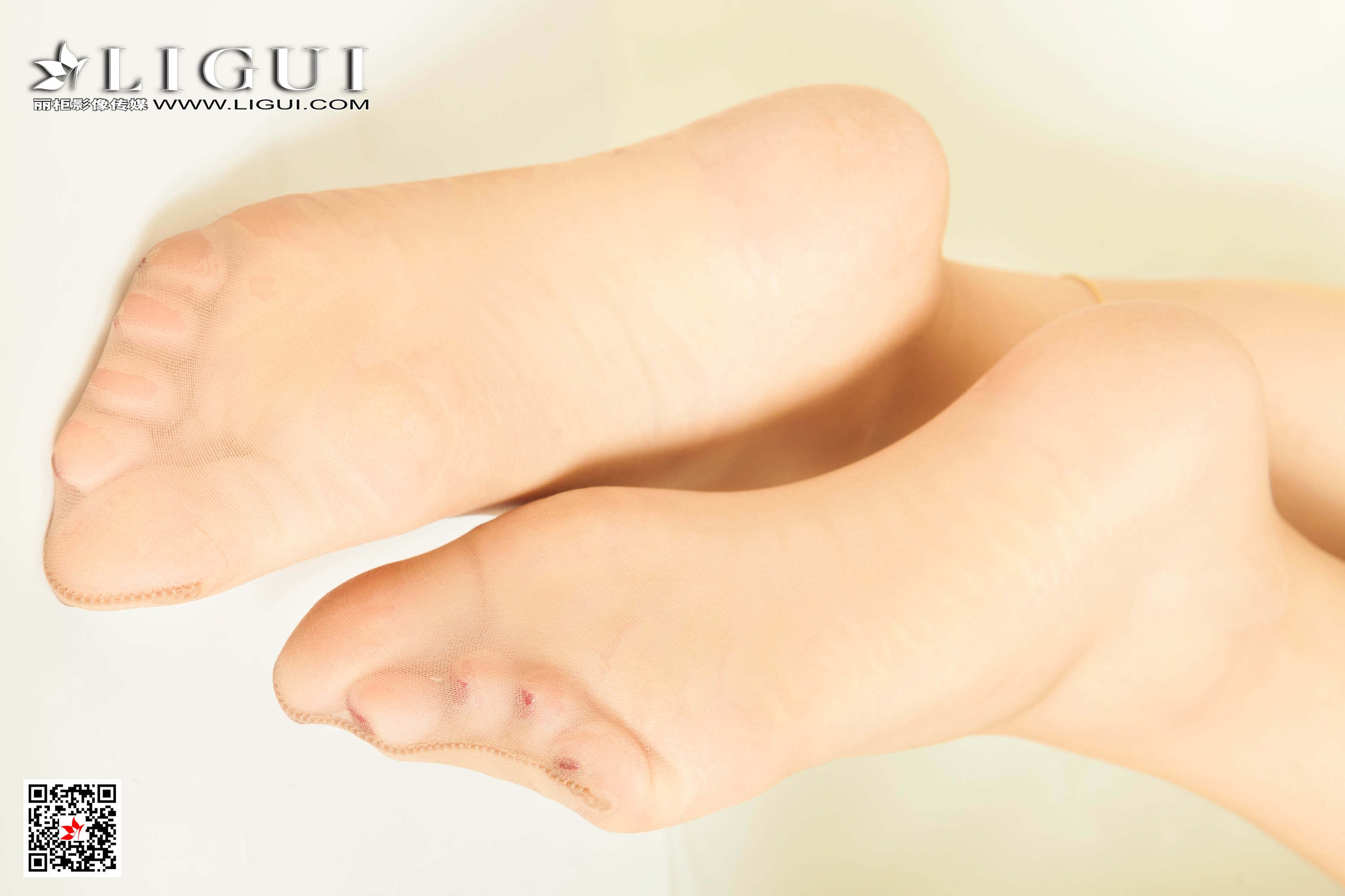 pretty lady dirty feet 178